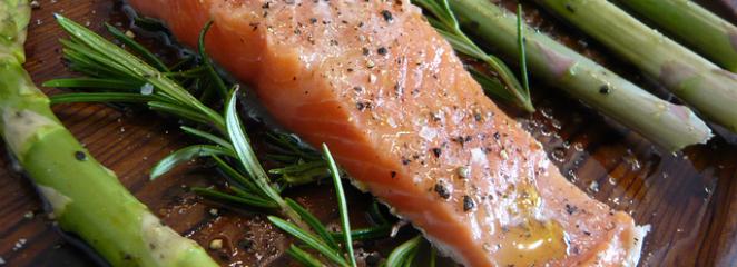 Как вкусно приготовить спаржу и лосось? Мы предоставляем хороший рецепт