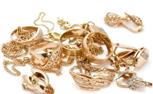 Как чистить золотое ювелирное украшение